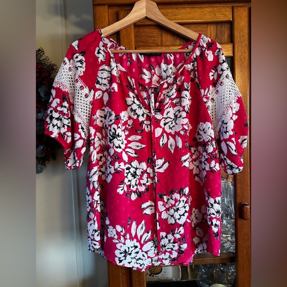 Adrienne Vittadini Tops - Adrienne Vittadini Pink Floral Blouse with crocheted Lace Accents Large